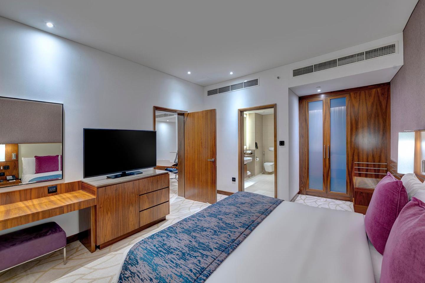 Suite mit 1 Schlafzimmer mit Kingsize-Bett und Gartenblick
