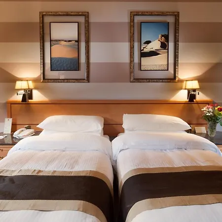 Ramada Qurum Beach Hotel-2